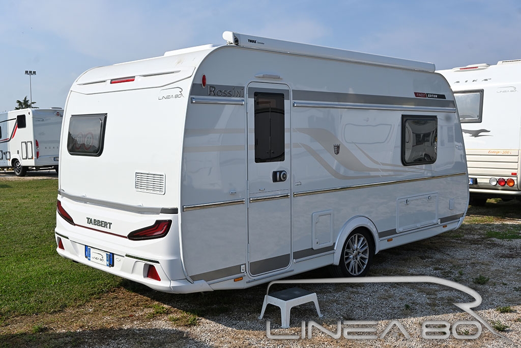 Caravan usata Tabbert Rossini 450E Finest Edition Vendita caravan usata Tabbert Rossini 450E Finest Edition, disponibile presso Linea80, concessionario di Camper e caravan che lavora nelle province di Venezia, Padova, Treviso, Verona, Rovigo, Vicenza, Belluno, Trieste, Udine, Ferrara o Pordenone